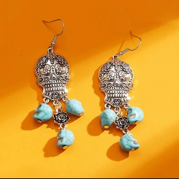 NWT SKULL EARRINGS - Picture 3 of 5